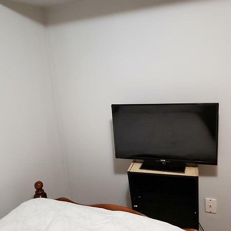 Private Room In Downtown Галифакс Экстерьер фото